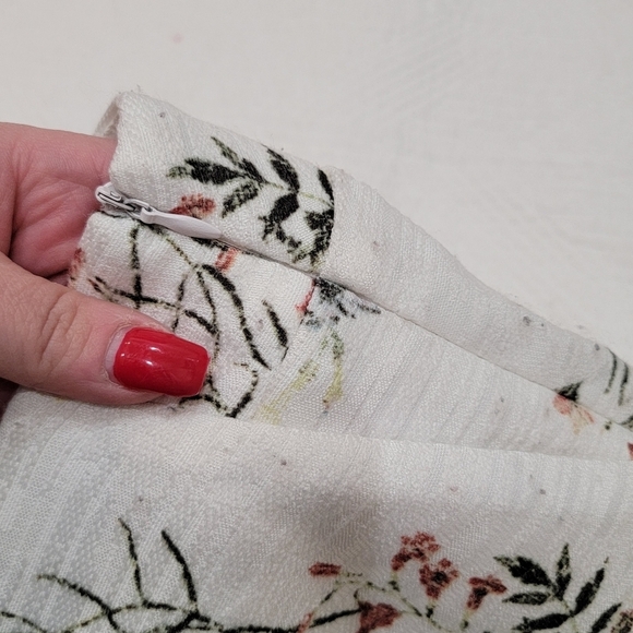 Lucy Paris white floral shorts. - Picture 10 of 16